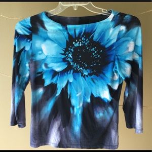 Investments pullover floral blouse
